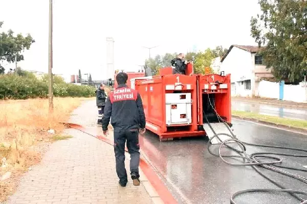 İzmir'de Yağmur Etkili Oldu