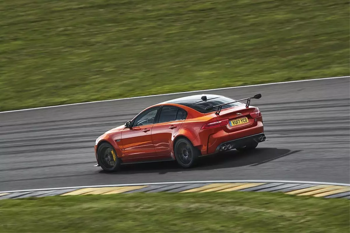 Jaguar Xe Sv ile Pist Rekoru Peşinde