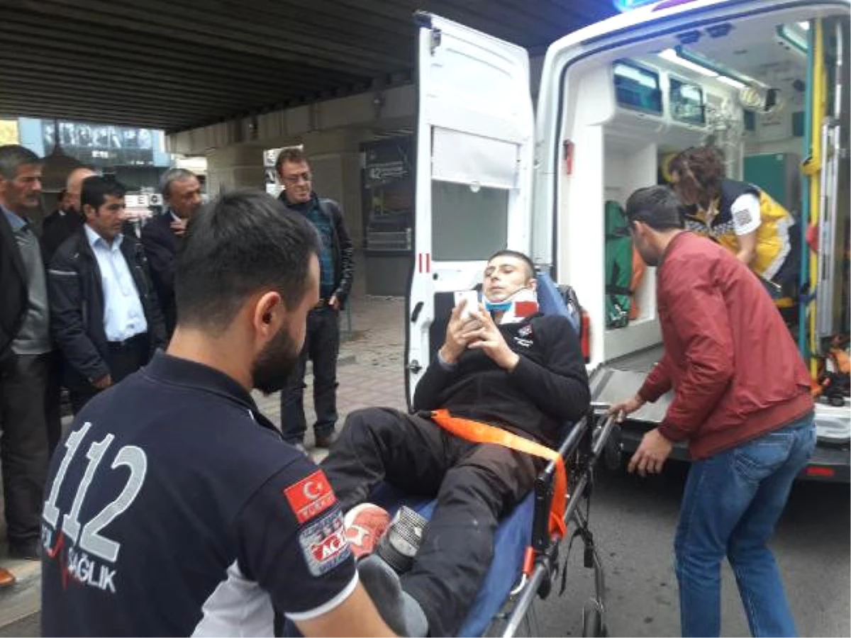 Pizza Kuryesi, Yaralandığı Kazayı İş Yerine Sedyede Haber Verdi Bitlis