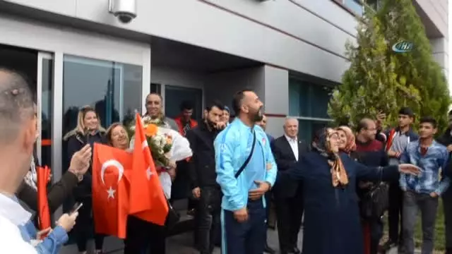Ampute Milli Takımı Kalecisi Selim Karadağ'a Muhteşem Karşılama
