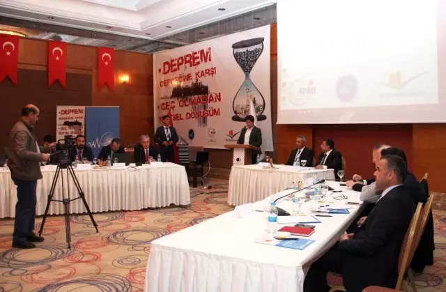 Deprem ve Kentsel Dönüşüm Çalıştayı Sona Erdi Deprem ve Kentsel Dönüşüm Çalıştayı Sona Erdi
