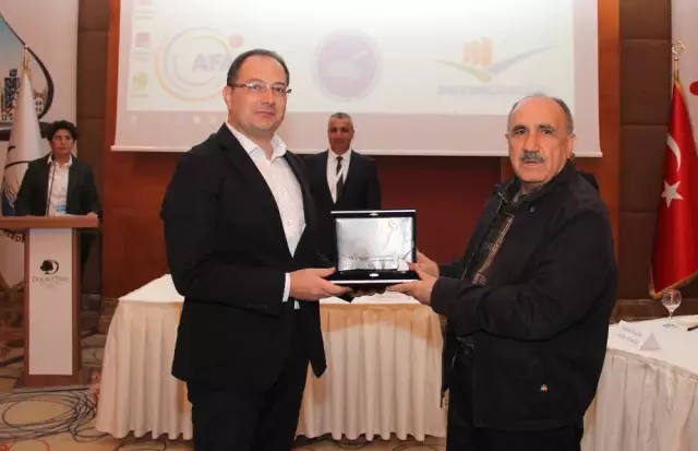 Deprem ve Kentsel Dönüşüm Çalıştayı Sona Erdi Deprem ve Kentsel Dönüşüm Çalıştayı Sona Erdi