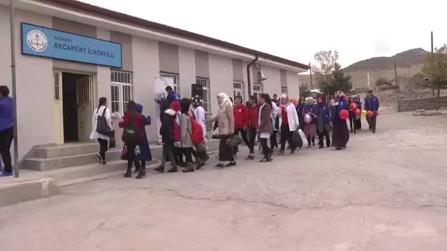 Gönüllü Melekler' Köy Çocukları İçin Seferber Oldu Gönüllü Melekler' Köy Çocukları İçin Seferber Oldu