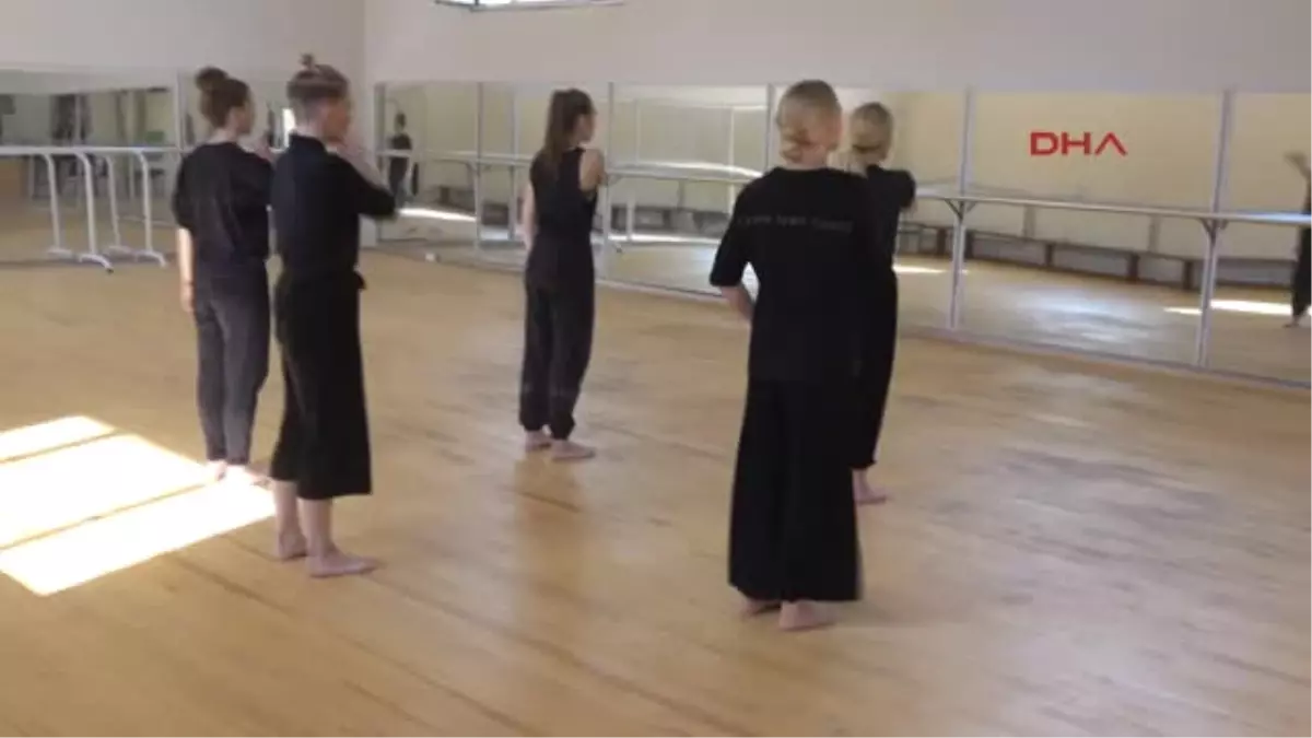 İzmir'de Öğrendiği Türk Halk Oyunları, Hayatının Akışını Değiştirdi