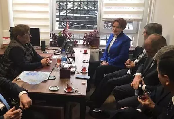 Meral Akşener, Dilekçesini İçişleri'ne Verdi! Partisinin İsmi Belli Oldu: İyi Parti Meral Akşener, Dilekçesini İçişleri'ne Verdi! Partisinin İsmi Belli Oldu: İyi Parti