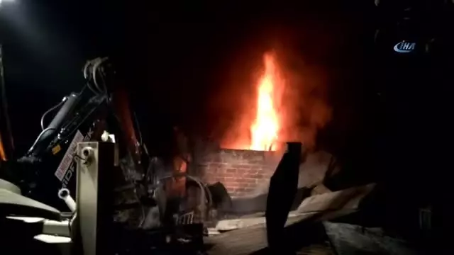 Samanlık Yangını Maddi Hasara Yol Açtı Samanlık Yangını Maddi Hasara Yol Açtı