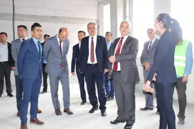 Vali Güvençer, Gölmarmara'da Muhtarları Dinledi Vali Güvençer, Gölmarmara'da Muhtarları Dinledi