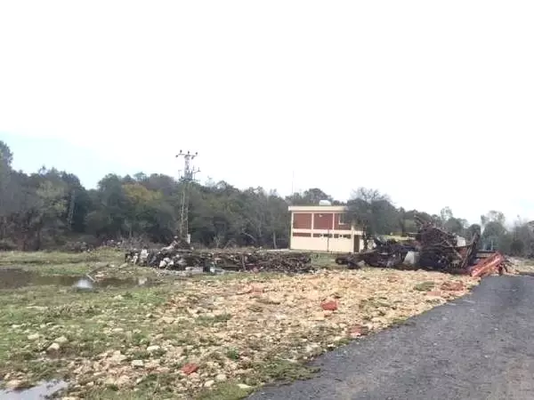 Çatalca'yı Vuran Sel Felaketinden Korkutan Görüntü! Kamyon Bile Ters Döndü