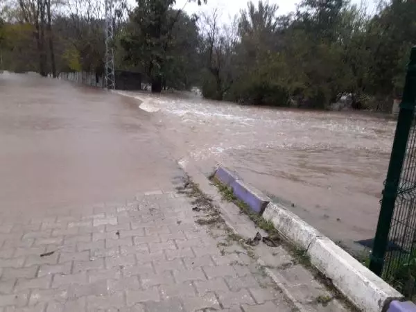 Çatalca'yı Vuran Sel Felaketinden Korkutan Görüntü! Kamyon Bile Ters Döndü