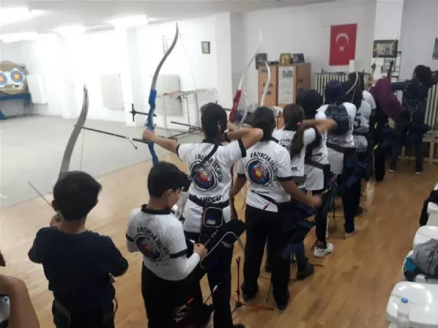Cumhuriyet Kupası Okçuluk Müsabakaları Yapıldı Cumhuriyet Kupası Okçuluk Müsabakaları Yapıldı