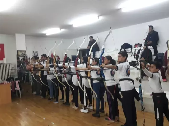 Cumhuriyet Kupası Okçuluk Müsabakaları Yapıldı Cumhuriyet Kupası Okçuluk Müsabakaları Yapıldı