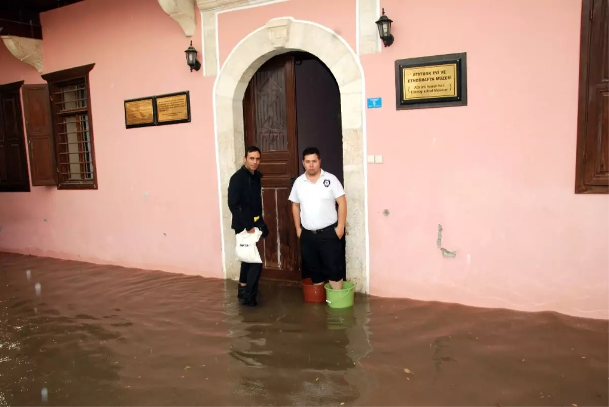 Mersin�de Evler Sular Altında Kaldı Haber