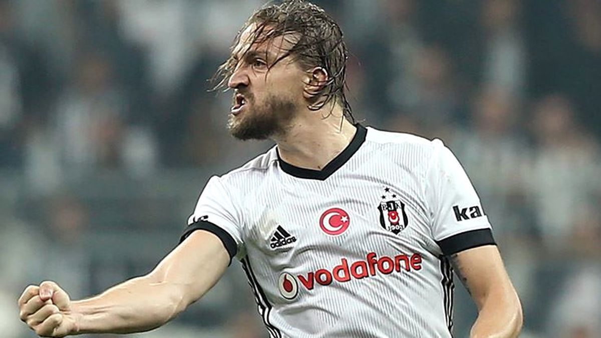 PFDK, Hakeme Küfür Eden Beşiktaşlı Caner Erkin'e 6 Maç Ceza Verdi