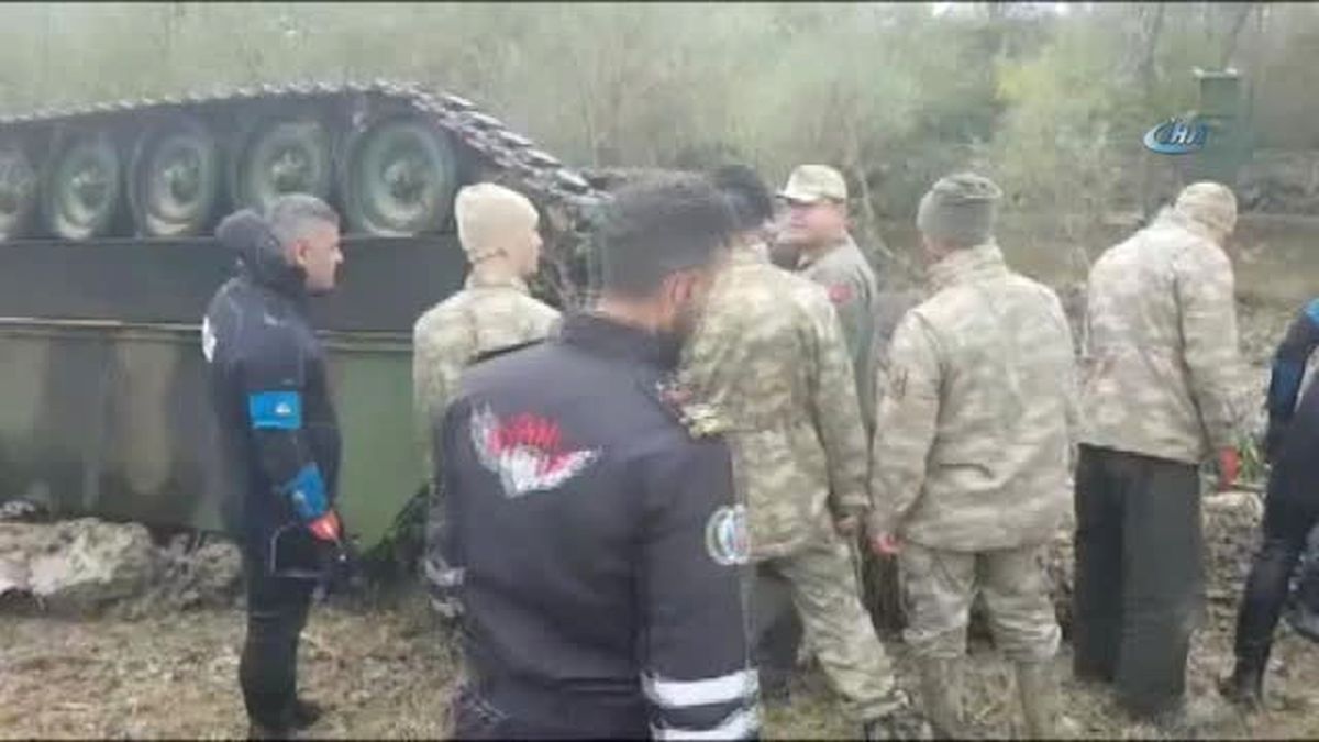 Tekirdağ'da Sele Kapılan Askeri Zırhlı Araç Çıkarıldı