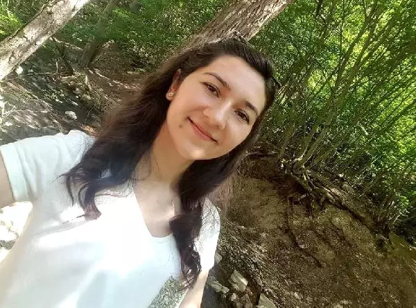 Kanser Hastası Selen Öğretmen, Yaşamını Yitirdi Kanser Hastası Selen Öğretmen, Yaşamını Yitirdi