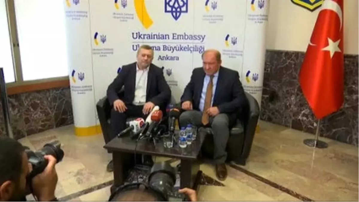 Kırım'da Serbest Bırakılan İki Tatar Lider Türkiye'de