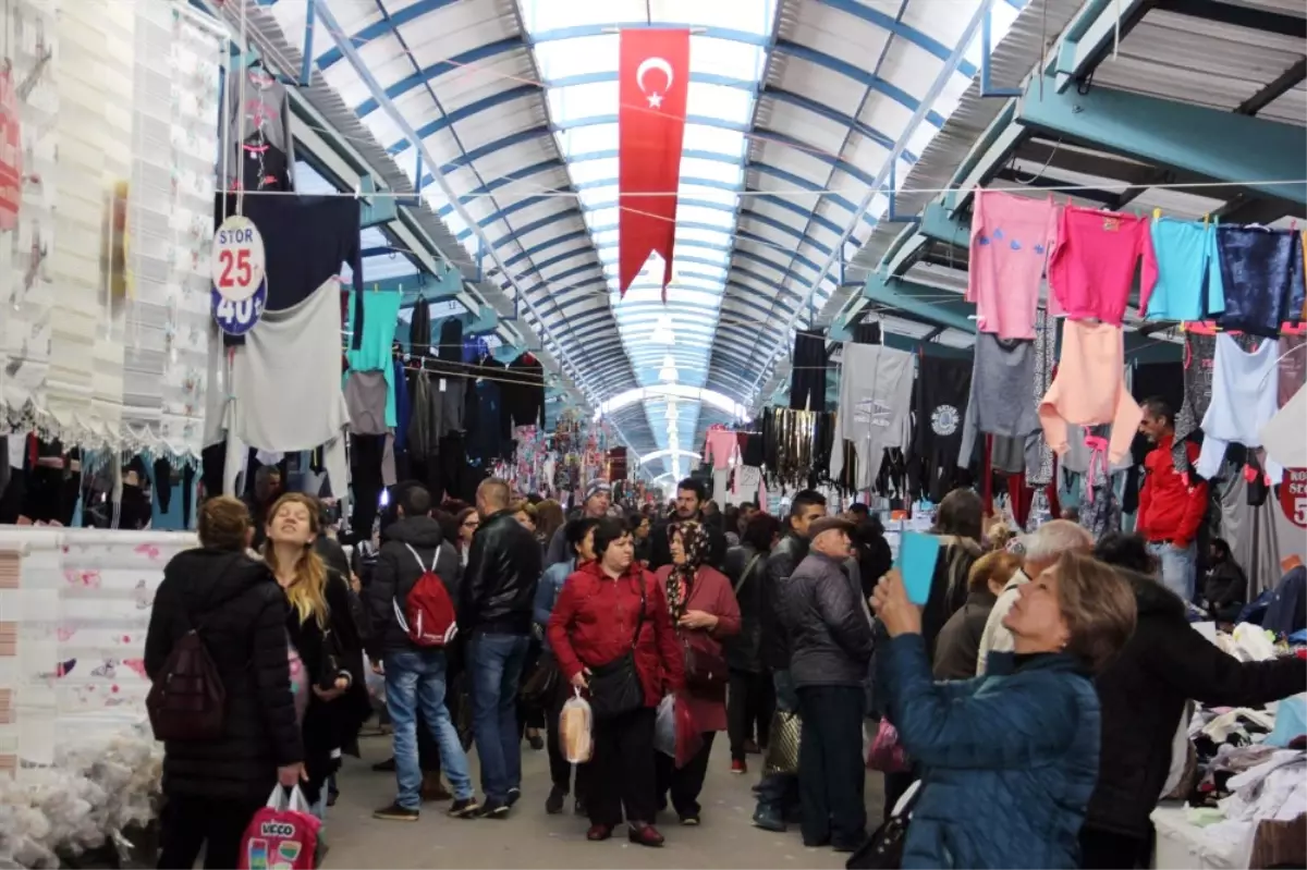 Sosyete Pazarına Akın Ettiler