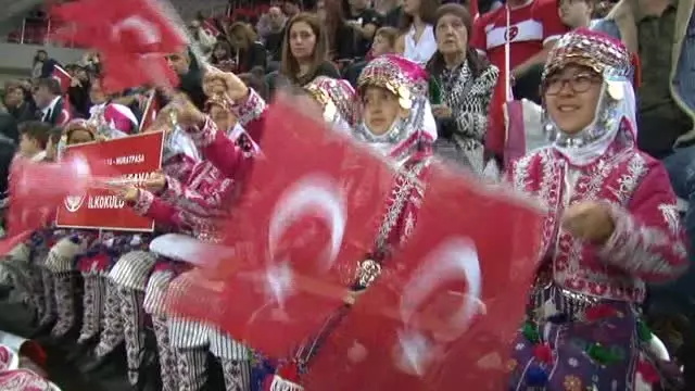 29 Ekim Cumhuriyet Bayramı Törenlerle Kutlandı 29 Ekim Cumhuriyet Bayramı Törenlerle Kutlandı