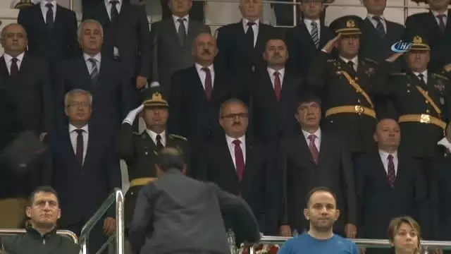 29 Ekim Cumhuriyet Bayramı Törenlerle Kutlandı 29 Ekim Cumhuriyet Bayramı Törenlerle Kutlandı