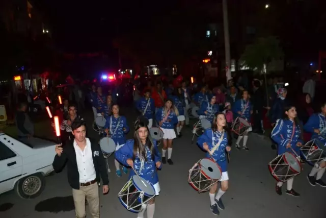 Bozyazı'da Fener Alayı Düzenlendi