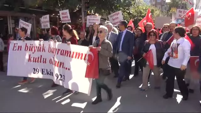 CHP'den Cumhuriyet Bayramı Töreni CHP'den Cumhuriyet Bayramı Töreni