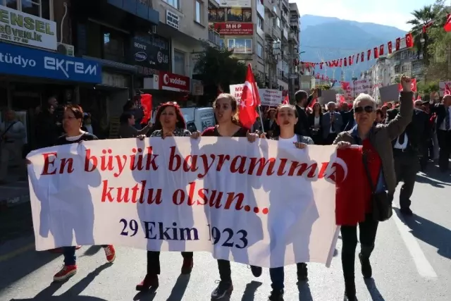 CHP'den Cumhuriyet Bayramı Töreni CHP'den Cumhuriyet Bayramı Töreni