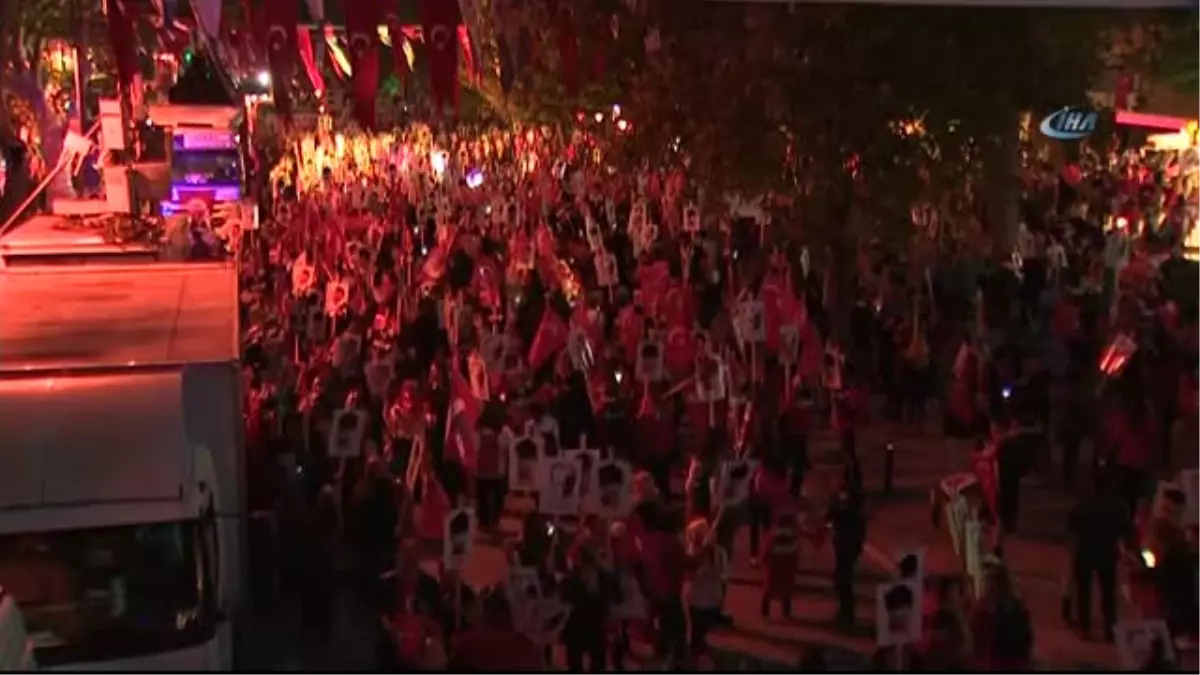Kadıköy'deki Cumhuriyet Yürüyüşüne Yoğun İlgi