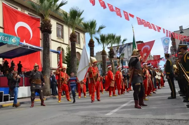 Manisa'da Cumhuriyet Bayramı Kutlandı Manisa'da Cumhuriyet Bayramı Kutlandı