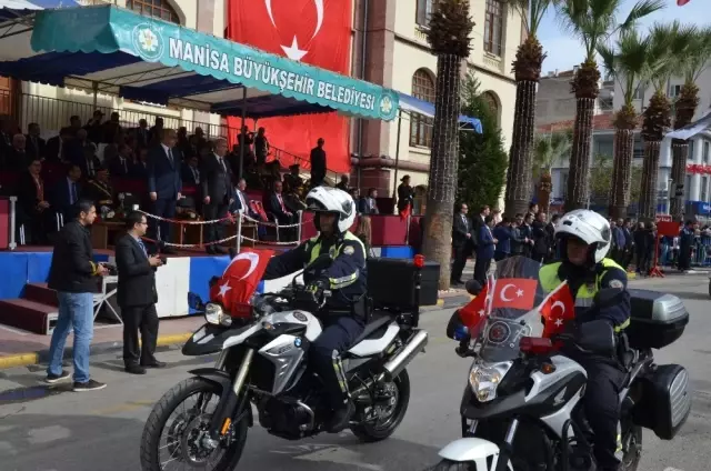 Manisa'da Cumhuriyet Bayramı Kutlandı Manisa'da Cumhuriyet Bayramı Kutlandı