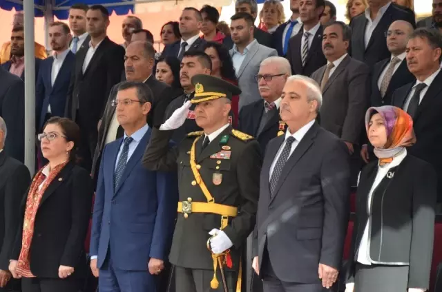 Manisa'da Cumhuriyet Bayramı Kutlandı Manisa'da Cumhuriyet Bayramı Kutlandı