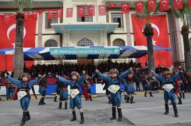 Manisa'da Cumhuriyet Bayramı Kutlandı Manisa'da Cumhuriyet Bayramı Kutlandı