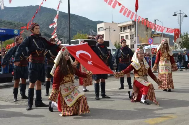 Manisa'da Cumhuriyet Bayramı Kutlandı Manisa'da Cumhuriyet Bayramı Kutlandı