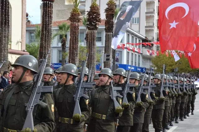 Manisa'da Cumhuriyet Bayramı Kutlandı Manisa'da Cumhuriyet Bayramı Kutlandı