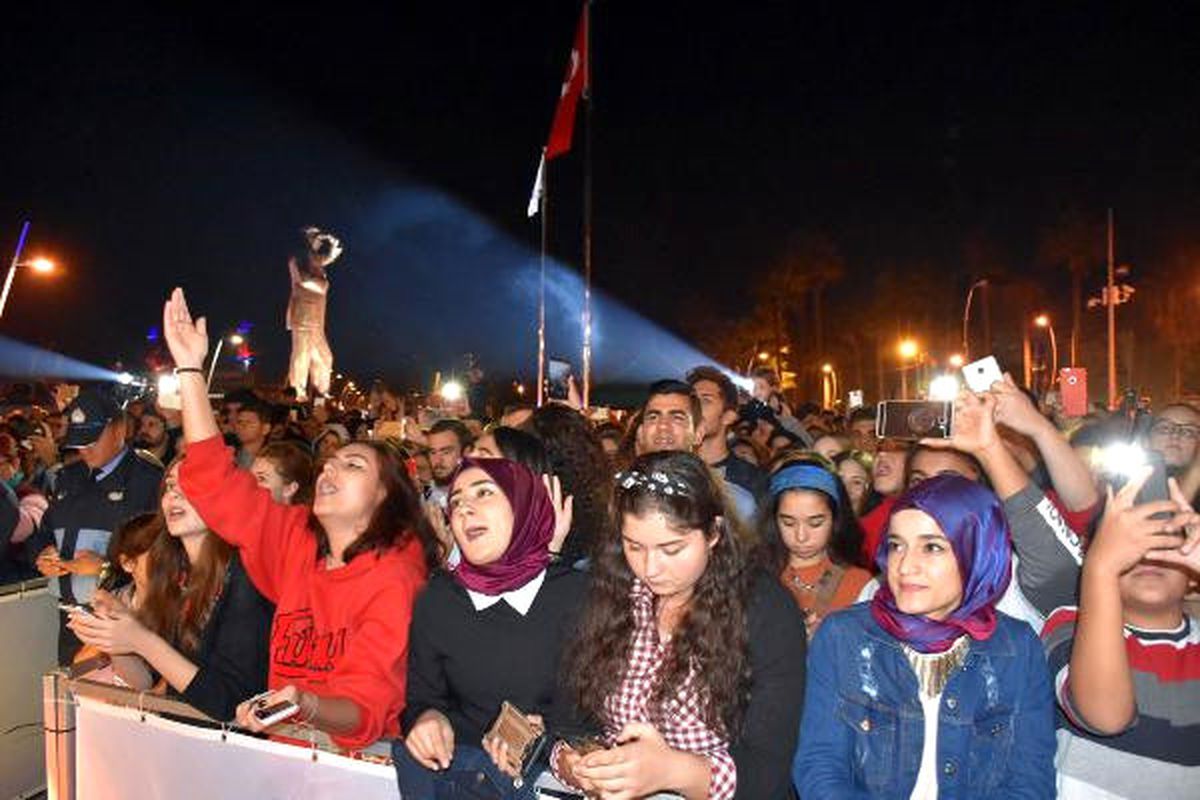 Marmaris, Cumhuriyet Coşkusunu Sıla Konseriyle Yaşadı