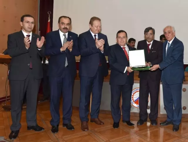 Pakistan Ticaret ve Tekstil Bakanı Malik: 'Dostluğumuz Kadar İş Hacmimiz de Gelişmeli' Pakistan Ticaret ve Tekstil Bakanı Malik: 'Dostluğumuz Kadar İş Hacmimiz de Gelişmeli'