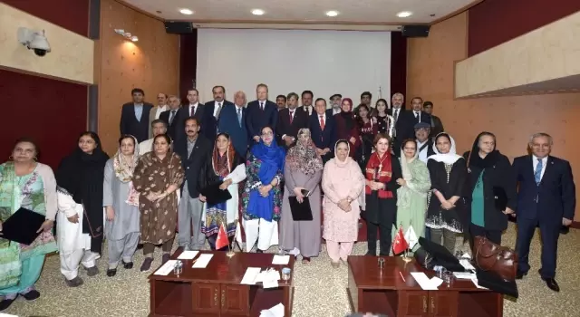 Pakistan Ticaret ve Tekstil Bakanı Malik: 'Dostluğumuz Kadar İş Hacmimiz de Gelişmeli' Pakistan Ticaret ve Tekstil Bakanı Malik: 'Dostluğumuz Kadar İş Hacmimiz de Gelişmeli'