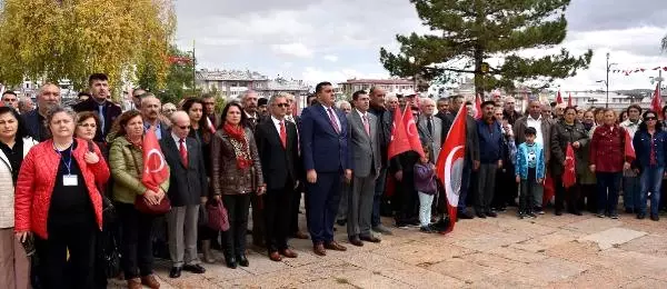 Sivas'ta CHP ve Add'den Atatürk Anıtına Çelenk Sivas'ta CHP ve Add'den Atatürk Anıtına Çelenk