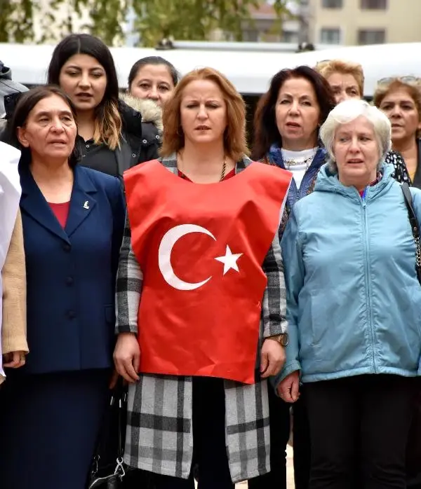 Sivas'ta CHP ve Add'den Atatürk Anıtına Çelenk Sivas'ta CHP ve Add'den Atatürk Anıtına Çelenk