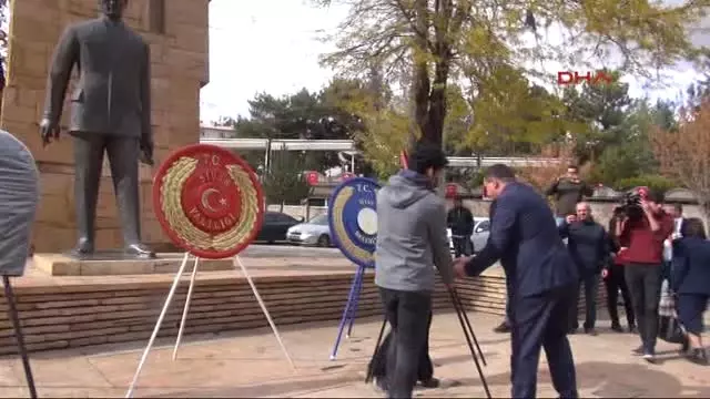 Sivas'ta CHP ve Add'den Atatürk Anıtına Çelenk Sivas'ta CHP ve Add'den Atatürk Anıtına Çelenk