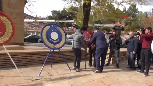 Sivas'ta CHP ve Add'den Atatürk Anıtına Çelenk Sivas'ta CHP ve Add'den Atatürk Anıtına Çelenk