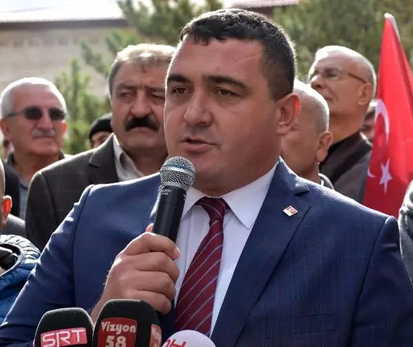 Sivas'ta CHP ve Add'den Atatürk Anıtına Çelenk Sivas'ta CHP ve Add'den Atatürk Anıtına Çelenk