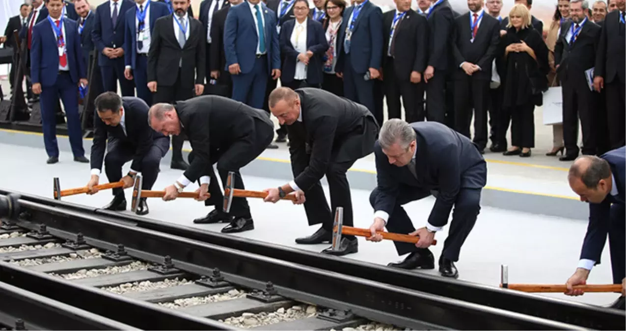 Erdoğan: Bakü-Tiflis-Kars Demiryolu 1 Milyon Yolcu, 6,5 Milyon Ton Yük Taşıyacak