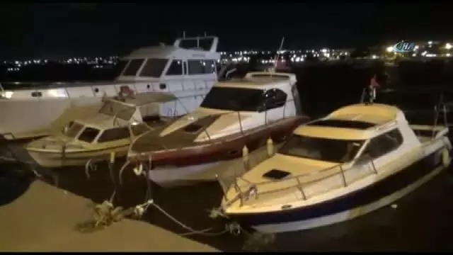 Fırtına Silivride kayıkları batırdı Fırtına Silivride kayıkları batırdı