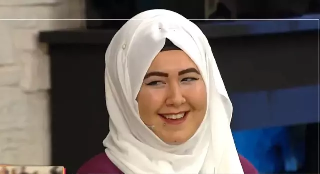 RTÜK'ün İzdivaç Yasağını Delen Hande Ataizi, Kendine Yeni Hanife Buldu RTÜK'ün İzdivaç Yasağını Delen Hande Ataizi, Kendine Yeni Hanife Buldu