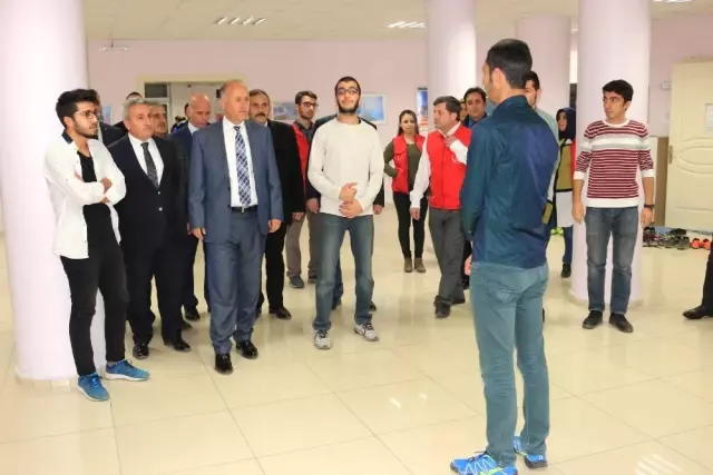 Vali Azizoğlu, Yakutiye Gençlik Merkezi'nde Vali Azizoğlu, Yakutiye Gençlik Merkezi'nde