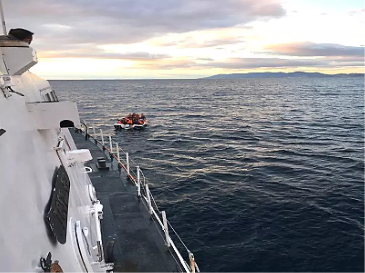 Ayvalık'ta 24 Suriyeli Kaçak Göçmen Yakalandı