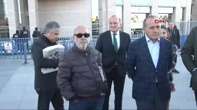 Cumhuriyet Gazetesi Davası Öncesi Adliye Önünde Açıklama Cumhuriyet Gazetesi Davası Öncesi Adliye Önünde Açıklama