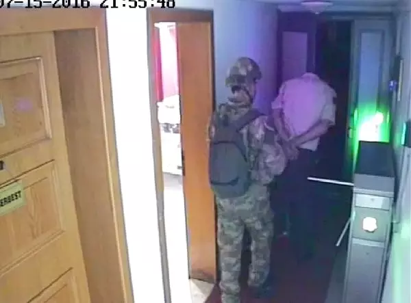Genelkurmay'dan 15 Temmuz'a Ait Yeni Görüntüler Geldi! Yardım Etmeyip Fotoğrafını Çekmişler