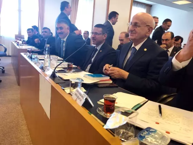 Plan ve Bütçe Komisyonu'nda 'Hükümet' Yazısının Üzeri Kapatıldı Plan ve Bütçe Komisyonu'nda 'Hükümet' Yazısının Üzeri Kapatıldı