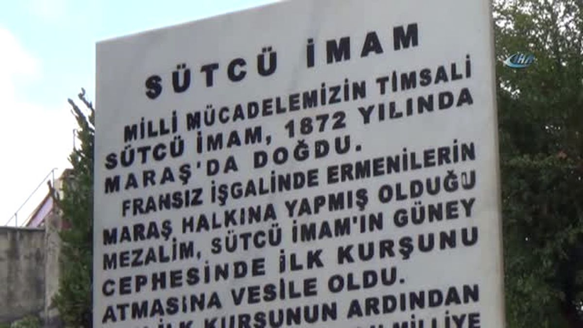 Sütçü İmam'ı Kabri Başında 3 Kişi Dua Ederek Andı
